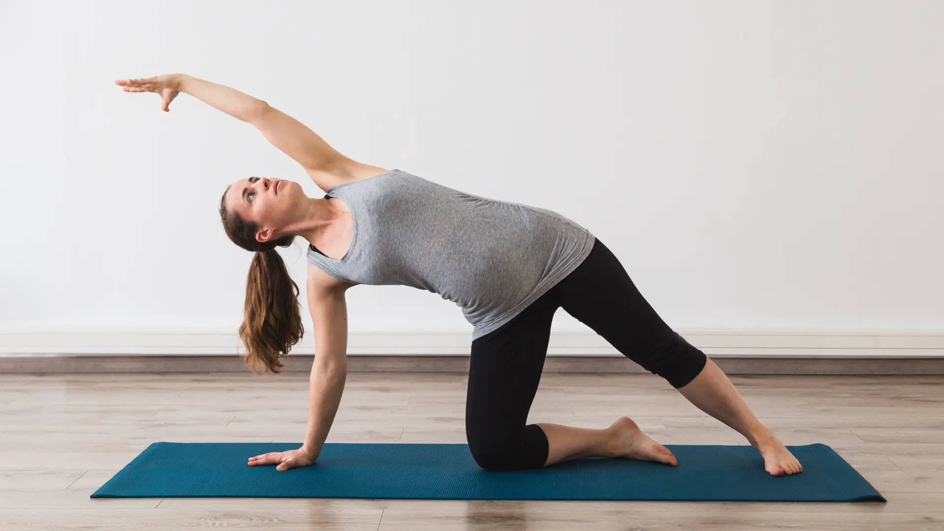 What are the most effective yoga poses for sciatica relief in pregnancy?