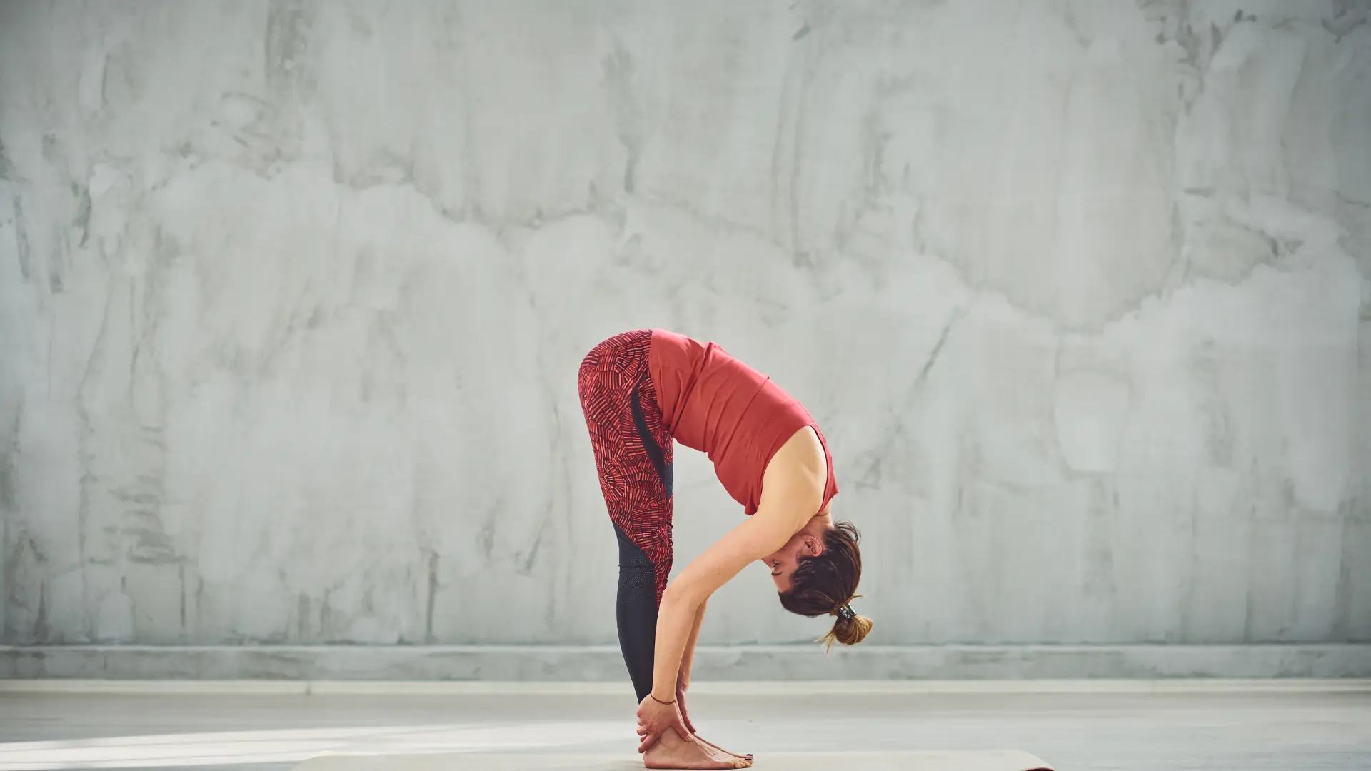 Read more about the article Which Yoga Poses Are Essential for Improving Flexibility?