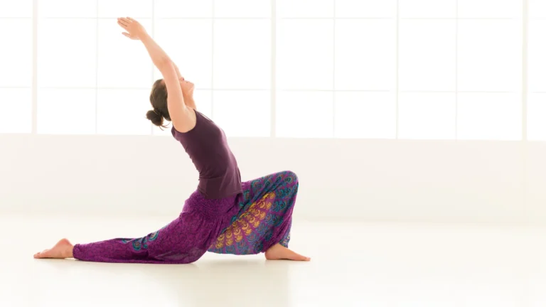 Read more about the article Boost Your Energy Levels with Morning Yoga Stretches!