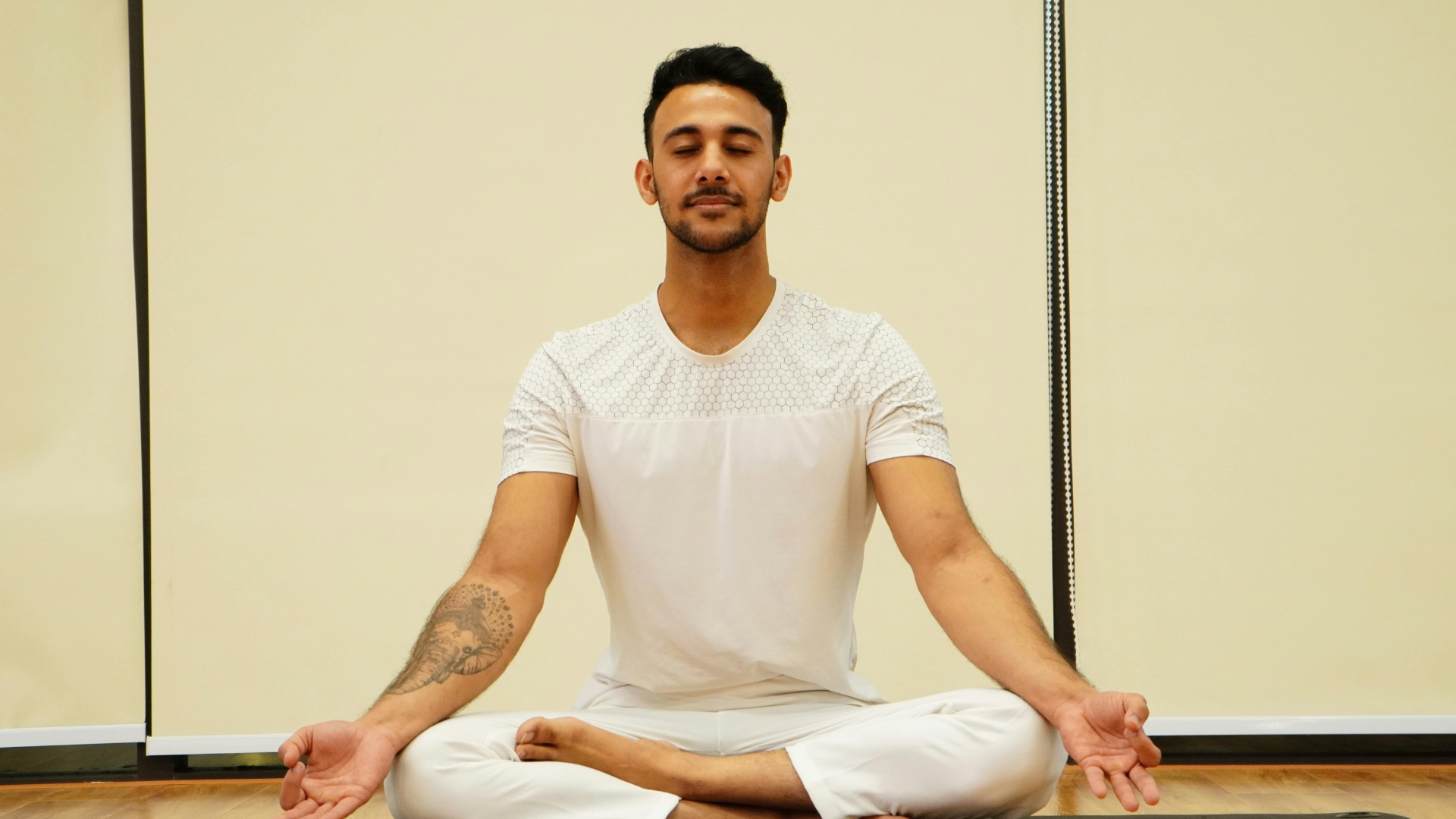 Read more about the article Can 5 Minutes of Meditation Transform Your Busy Life?